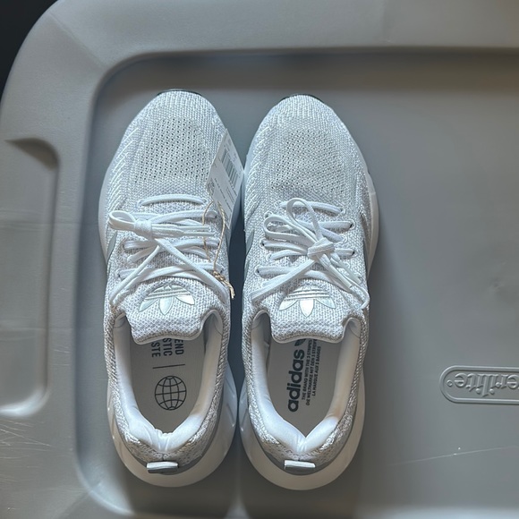 adidas Shoes - Adidas Women’s Swift Run 22 White and Gray Size 8.5